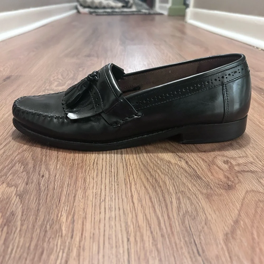 Bass Weejuns Black Tassel Loafers - Picture 3 of 7